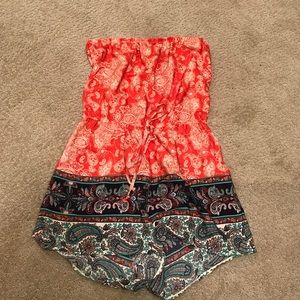 Strapless, coral romper
